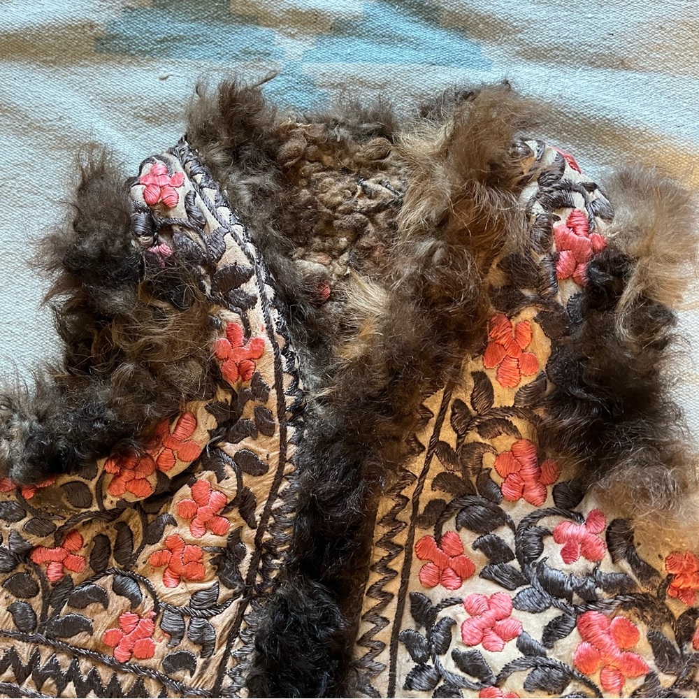 Vintage Shearling Embroidered Sheepskin Leather Vest Afghan Floral Handmade Rare - Picture 8 of 15